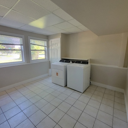 15-Lower-Level-room-with-laundry