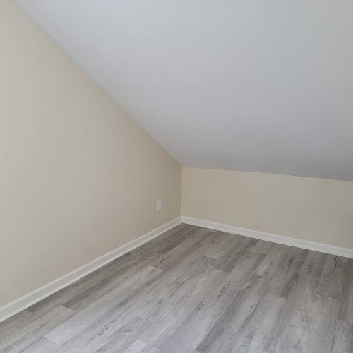 14-Upper-bedroom-2