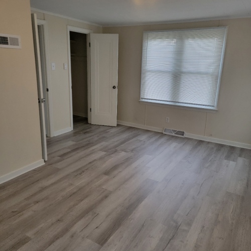 8-Lower-master-bedroom