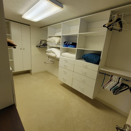 32.-Lower-Bedroom-walk-in-Closet