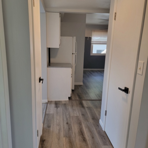 4a-Kitchen-from-hallway